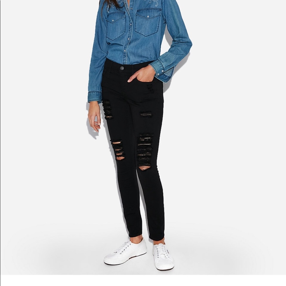 Mid-Rise Black distressed jeans